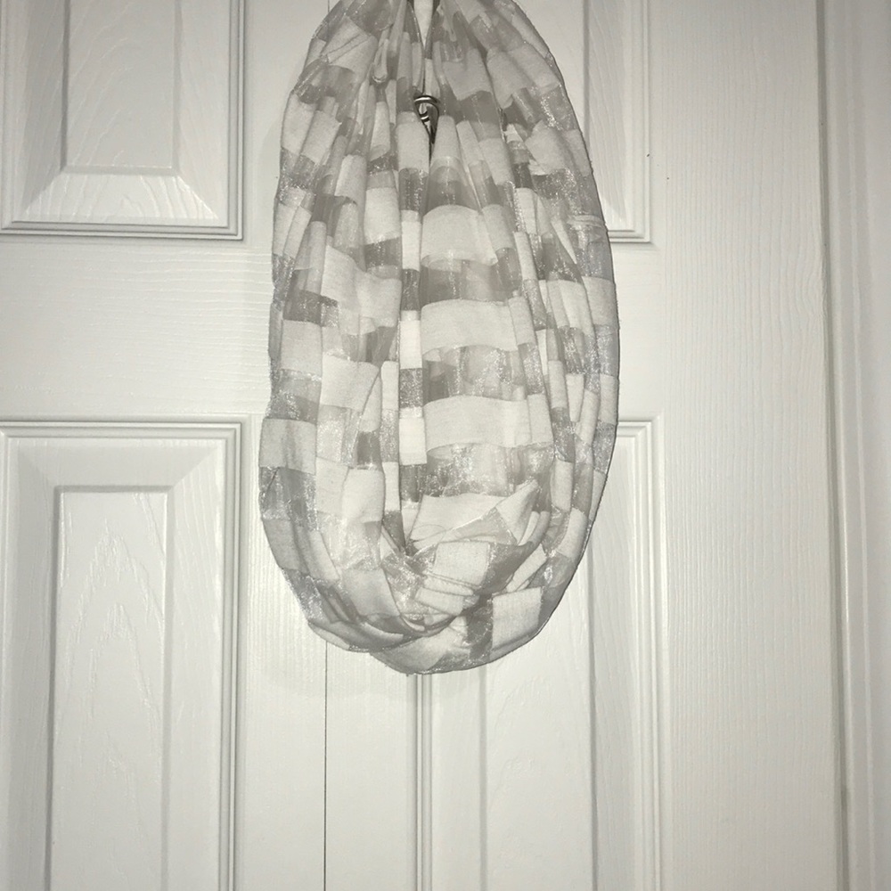 White and mesh striped scarf